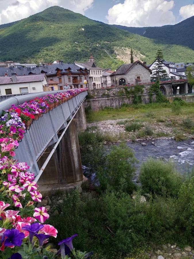 Апартаменты Biescas-Pirineo-Relax Экстерьер фото